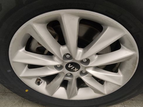 Used 2020 Kia Sorento LX FWD image 31
