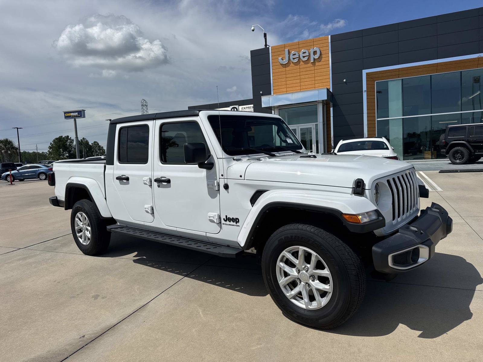 Used 2023 Jeep Gladiator Sport AWD/4WD image 1