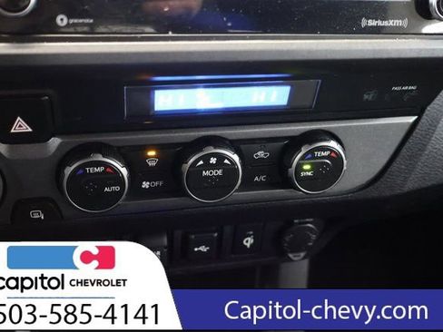 Used 2022 Toyota Tacoma TRD Off-Road image 21