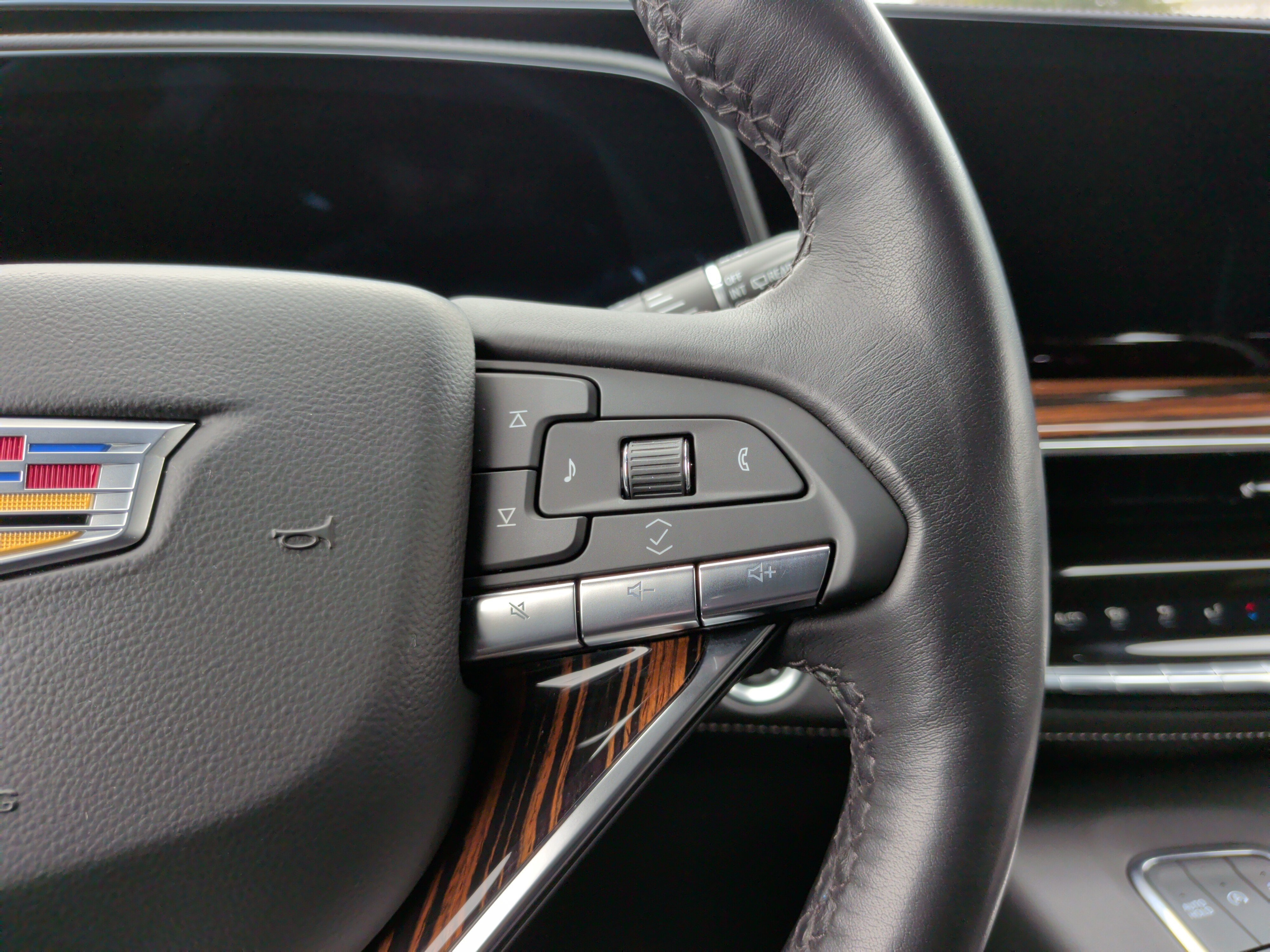 Used 2024 Cadillac Escalade Premium Luxury AWD/4WD image 24