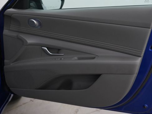 Used 2023 Hyundai Elantra SEL w/ Convenience Package FWD image 9
