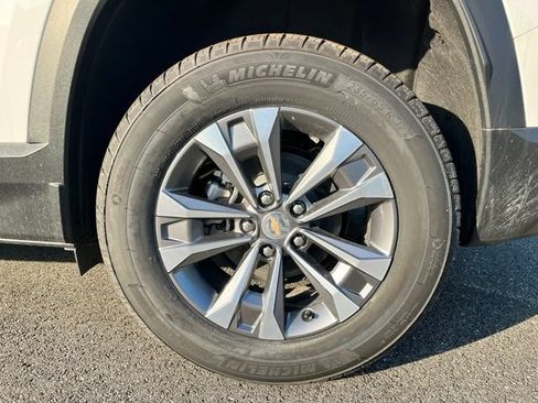 Used 2026 Chevrolet Equinox LT AWD/4WD image 12
