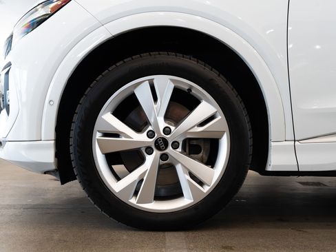 Used 2023 Audi Q4 e-tron Premium Plus AWD/4WD image 8