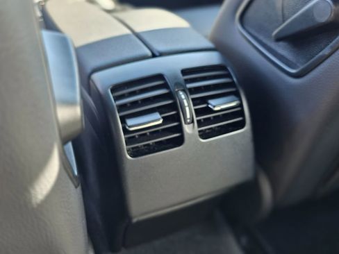 Used 2013 Mercedes-Benz C 250 Sport image 27