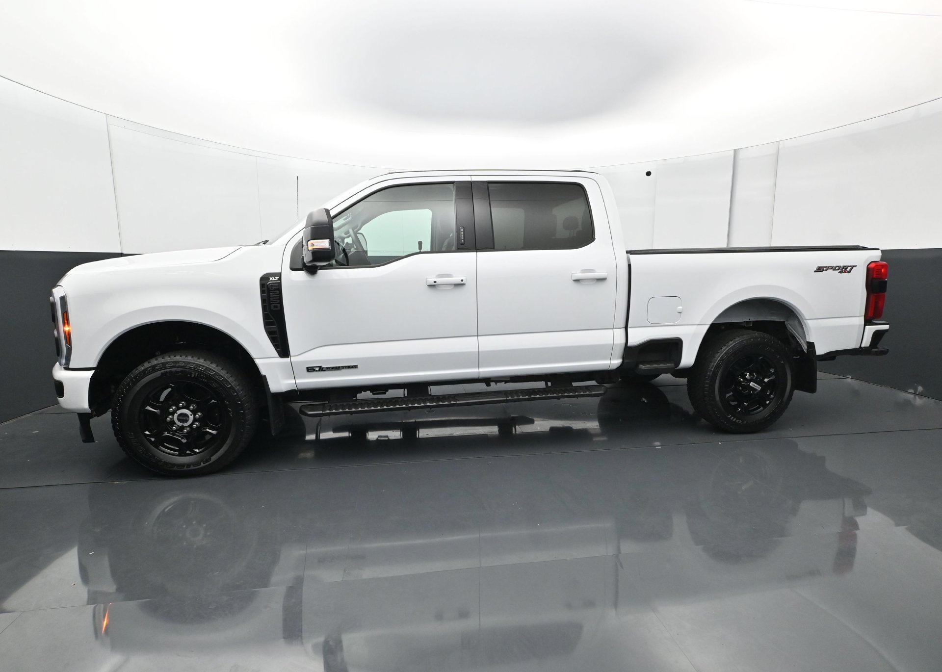 Used 2024 Ford F250 XLT w/ XLT Premium Package AWD/4WD image 3