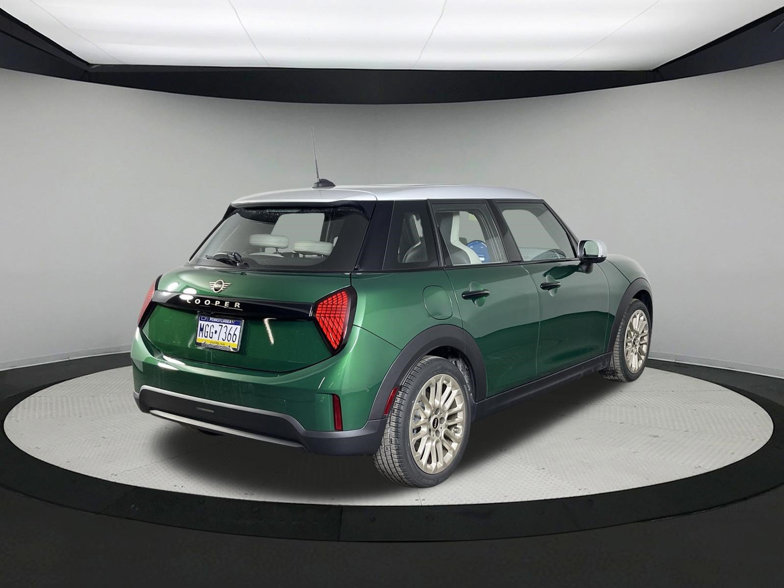 Used 2026 MINI Cooper 4-Door Hardtop FWD image 5