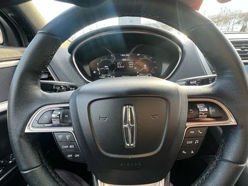 Used 2019 Lincoln Nautilus Premier AWD/4WD image 14