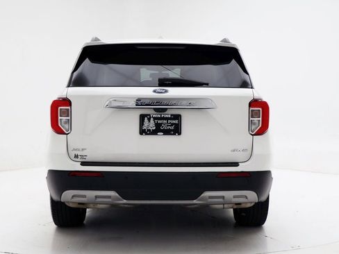 Used 2022 Ford Explorer XLT w/ Equipment Group 202A image 8