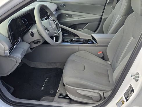 Used 2024 Hyundai Elantra SE FWD image 10
