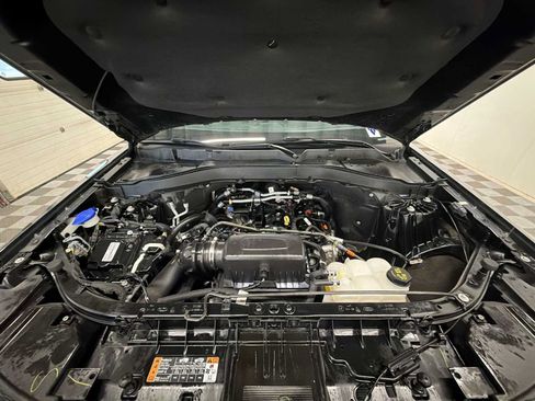Used 2023 Ford Explorer XLT w/ Equipment Group 202A AWD/4WD image 17