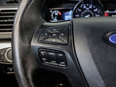 Used 2017 Ford Explorer XLT w/ Equipment Group 202A FWD image 16