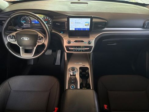 Used 2023 Ford Explorer XLT AWD/4WD image 18