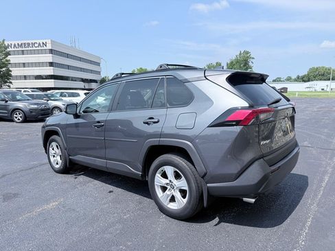Used 2021 Toyota RAV4 XLE w/ Convenience Package AWD/4WD image 3
