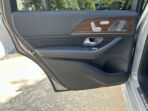 Certified 2025 Mercedes-Benz GLS 450 4MATIC image 40