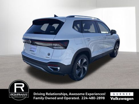New 2026 Volkswagen Taos SE image 10