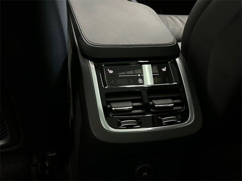Certified 2024 Volvo XC90 T8 Plus image 26