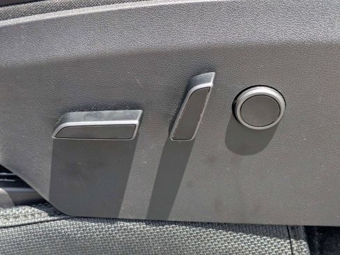 Used 2023 Tesla Model Y Long Range AWD/4WD image 18