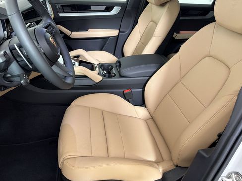 Used 2026 Porsche Cayenne AWD/4WD image 5