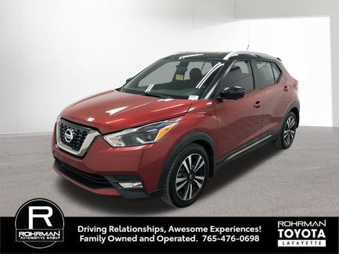 Used 2018 Nissan Kicks SR w/ Premium Package FWD image 2