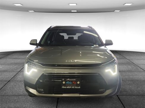 Used 2023 Kia Niro EX Touring image 2