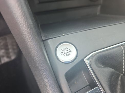 Certified 2022 Volkswagen Taos SE w/ Panoramic Sunroof Package image 30