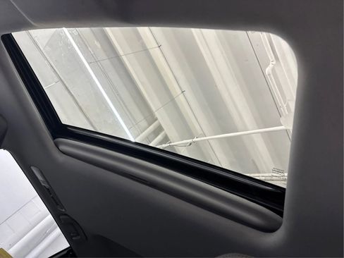 Used 2018 Toyota Highlander XLE image 28