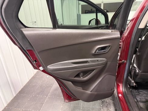 Used 2016 Chevrolet Trax LT w/ LT Sun and Sound Package image 16