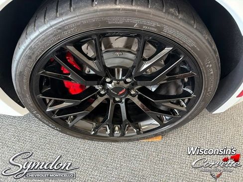 Used 2016 Chevrolet Corvette Z06 w/ 3LZ Preferred Equipment Group RWD image 22