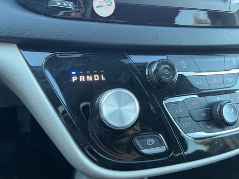 Used 2023 Chrysler Voyager LX image 20