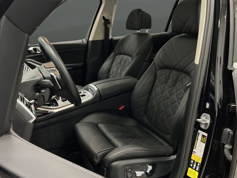 Used 2023 BMW X7 xDrive40i AWD/4WD image 9