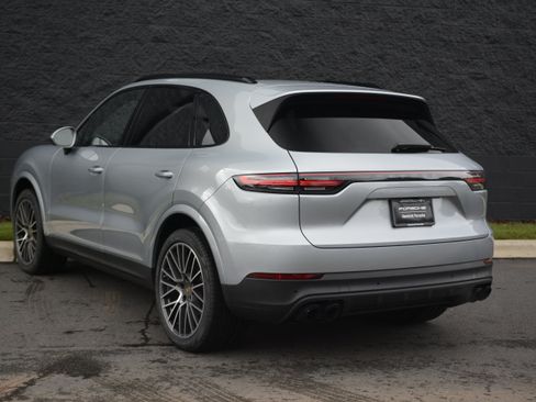 Certified 2023 Porsche Cayenne AWD/4WD image 3