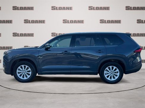 Used 2024 Toyota Grand Highlander XLE image 2