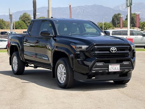 Certified 2025 Toyota Tacoma SR5 AWD/4WD image 12
