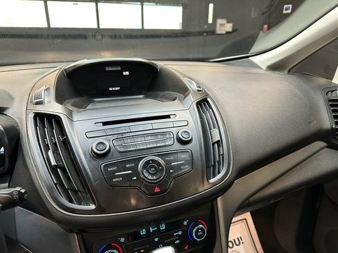 Used 2017 Ford C-MAX Energi SE w/ Equipment Group 402A FWD image 13