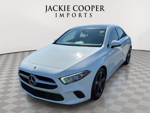 Used 2022 Mercedes-Benz A 220 image 1