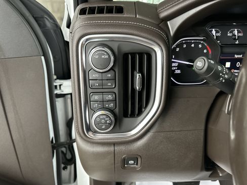 Used 2021 GMC Sierra 1500 SLT w/ SLT Premium Plus Package AWD/4WD image 18