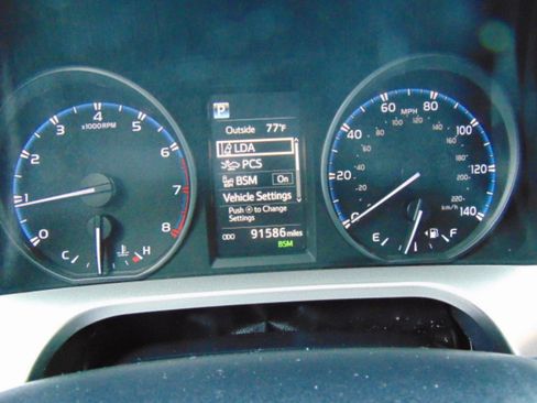 Used 2018 Toyota RAV4 XLE w/ Plus Extra Value Package FWD image 16