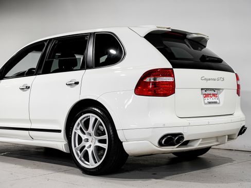 Used 2010 Porsche Cayenne GTS image 38