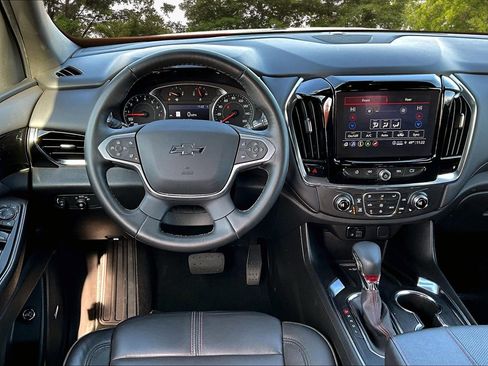 Used 2023 Chevrolet Traverse RS image 8