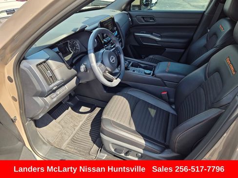 Used 2024 Nissan Pathfinder Rock Creek AWD/4WD image 18