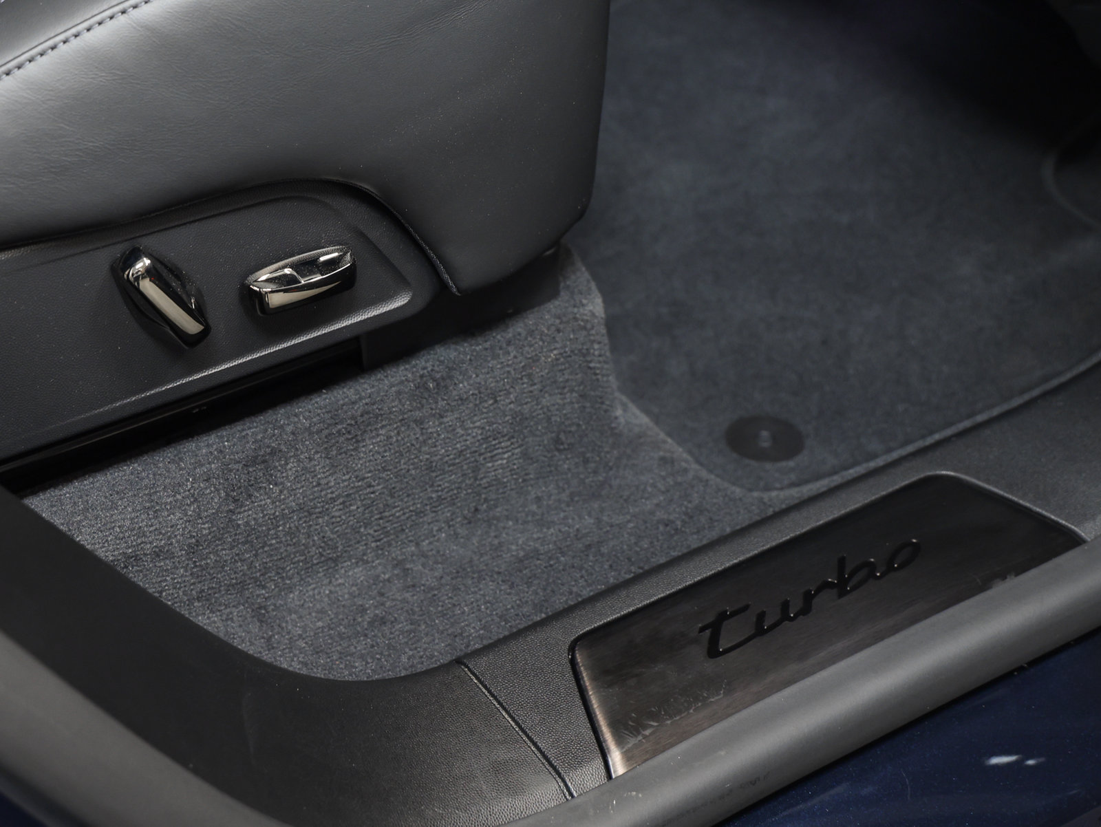 Certified 2026 Porsche Cayenne Turbo AWD/4WD image 29