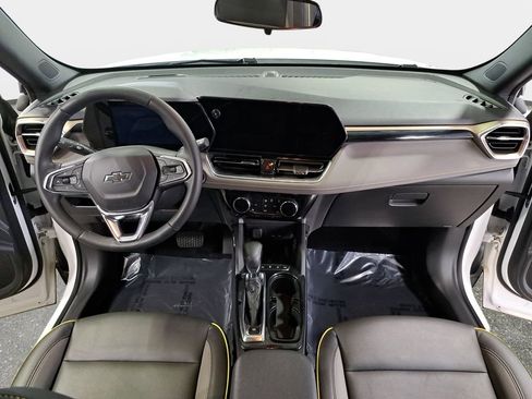 Used 2024 Chevrolet TrailBlazer ACTIV image 2