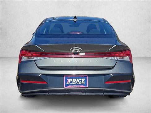 Used 2025 Hyundai Elantra SEL image 7