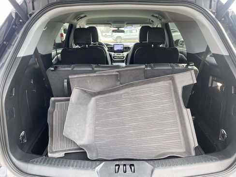 Used 2023 Ford Explorer XLT w/ Equipment Group 202A image 10