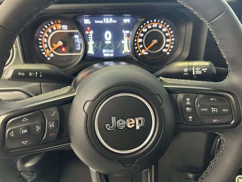 Used 2025 Jeep Gladiator Mojave AWD/4WD image 25