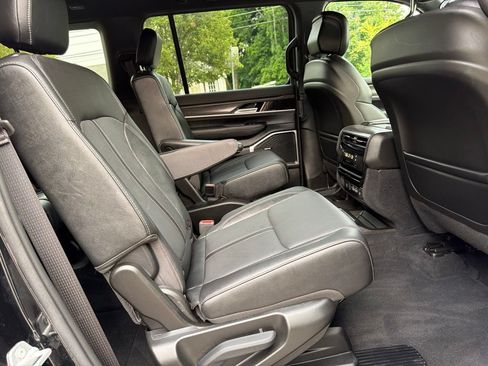 Used 2023 Jeep Wagoneer L Series III w/ Flexible Seating Group AWD/4WD image 32