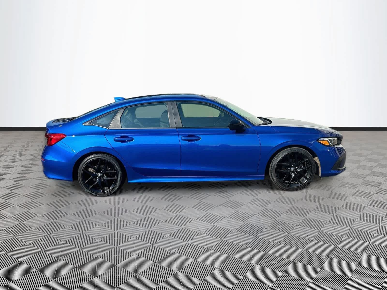 Used 2023 Honda Civic Sport image 4
