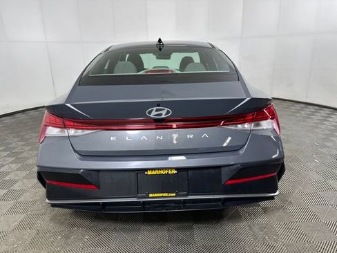 Certified 2025 Hyundai Elantra SEL image 32