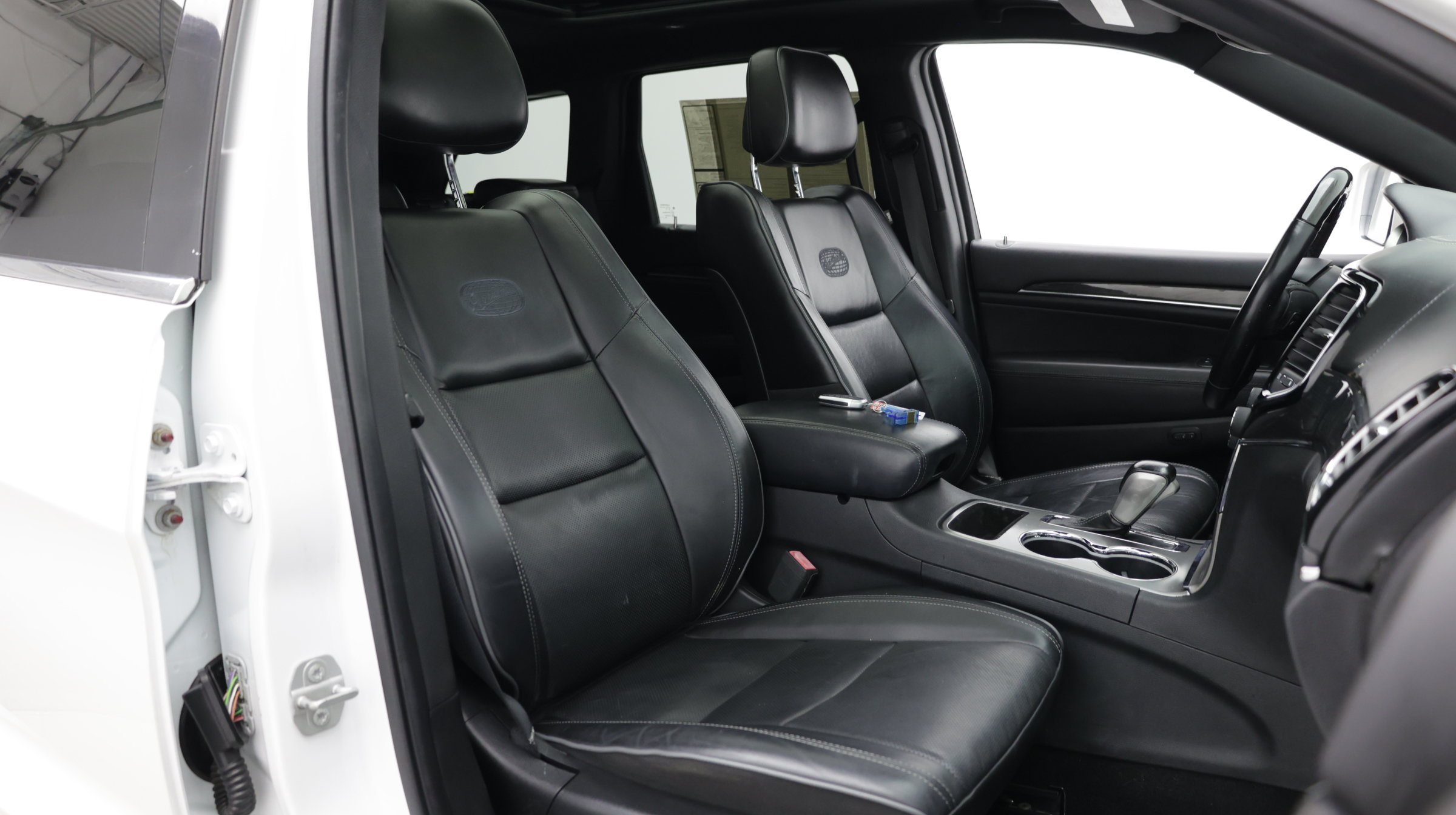 Used 2020 Jeep Grand Cherokee Overland RWD image 40