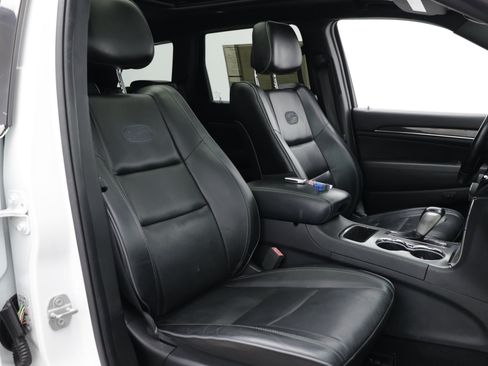 Used 2020 Jeep Grand Cherokee Overland RWD image 40